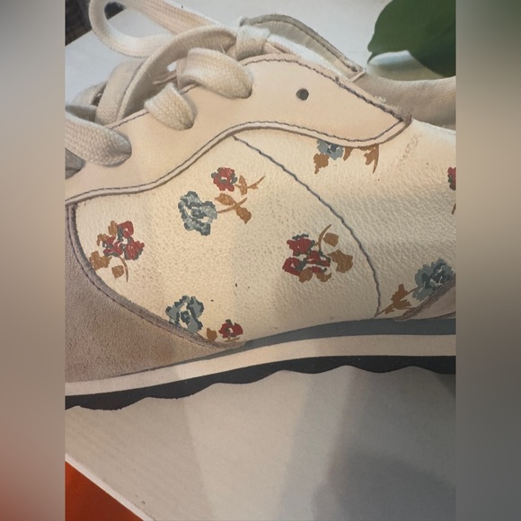 Coach C142 runner rose feminine athletic sneakers floral quiet luxury - Picture 9 of 11